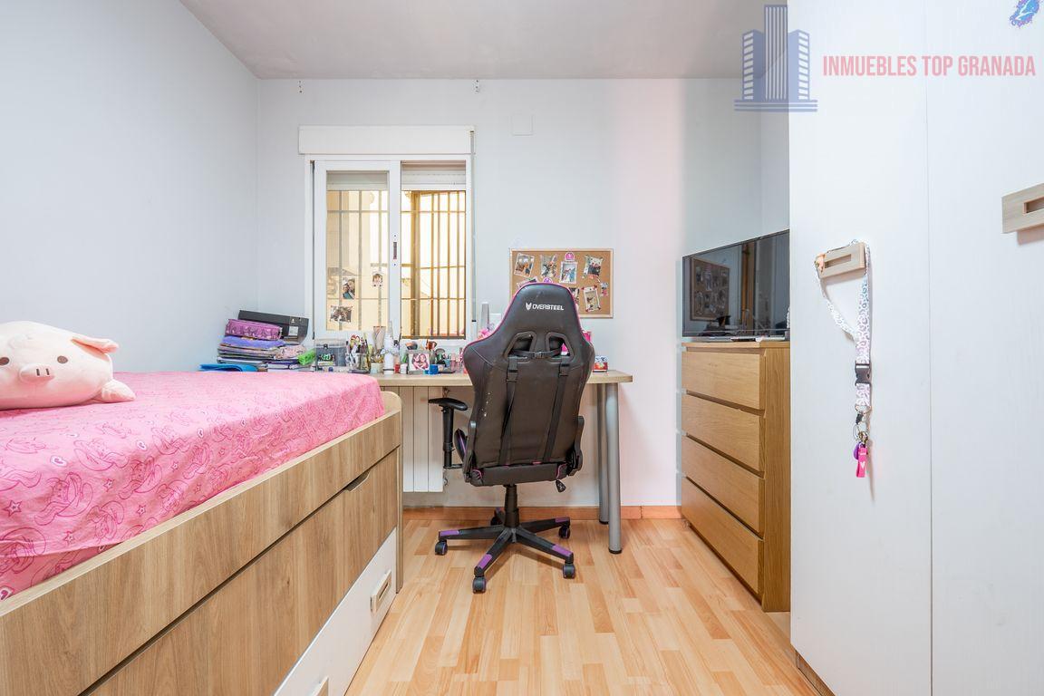 For sale of flat in Churriana de la Vega