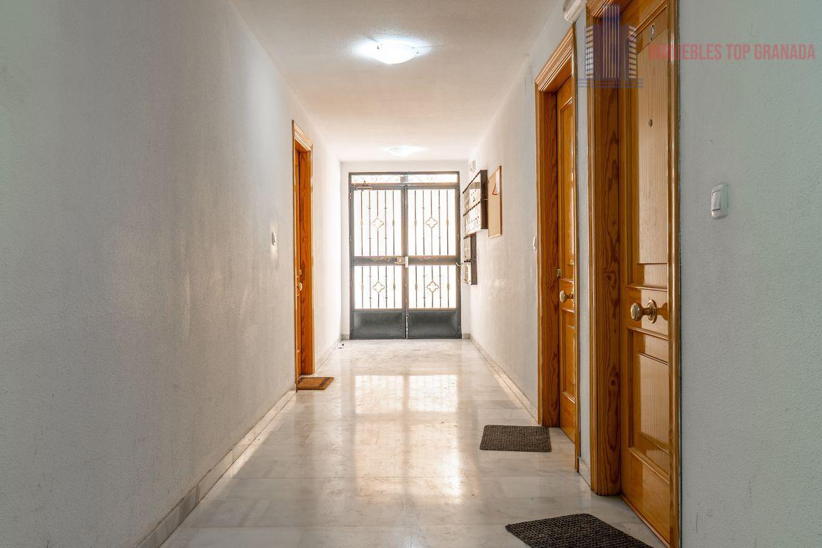 For sale of flat in Churriana de la Vega
