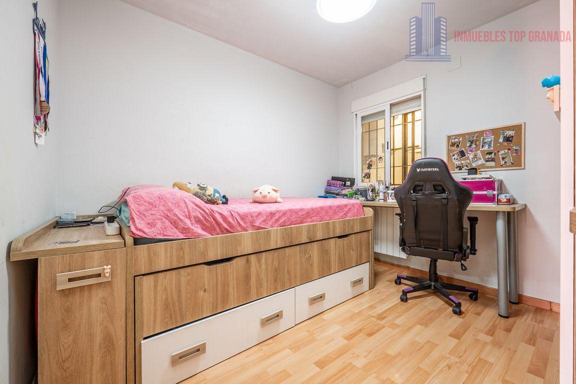 For sale of flat in Churriana de la Vega