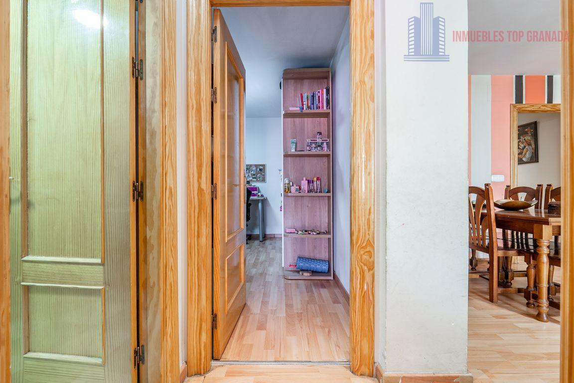 For sale of flat in Churriana de la Vega