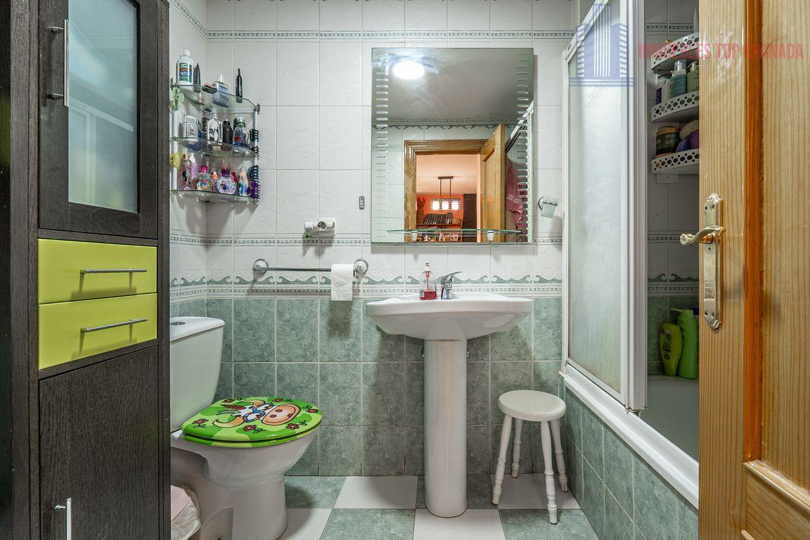 For sale of flat in Churriana de la Vega