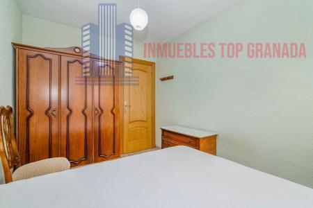 For sale of flat in Granada