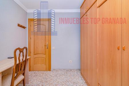For sale of flat in Granada