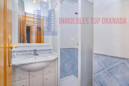 For sale of flat in Granada