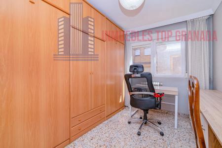 For sale of flat in Granada