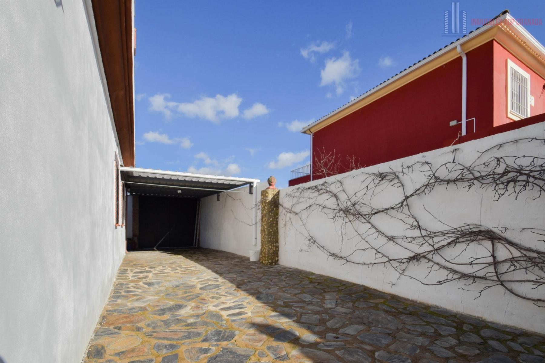 For sale of chalet in Atarfe