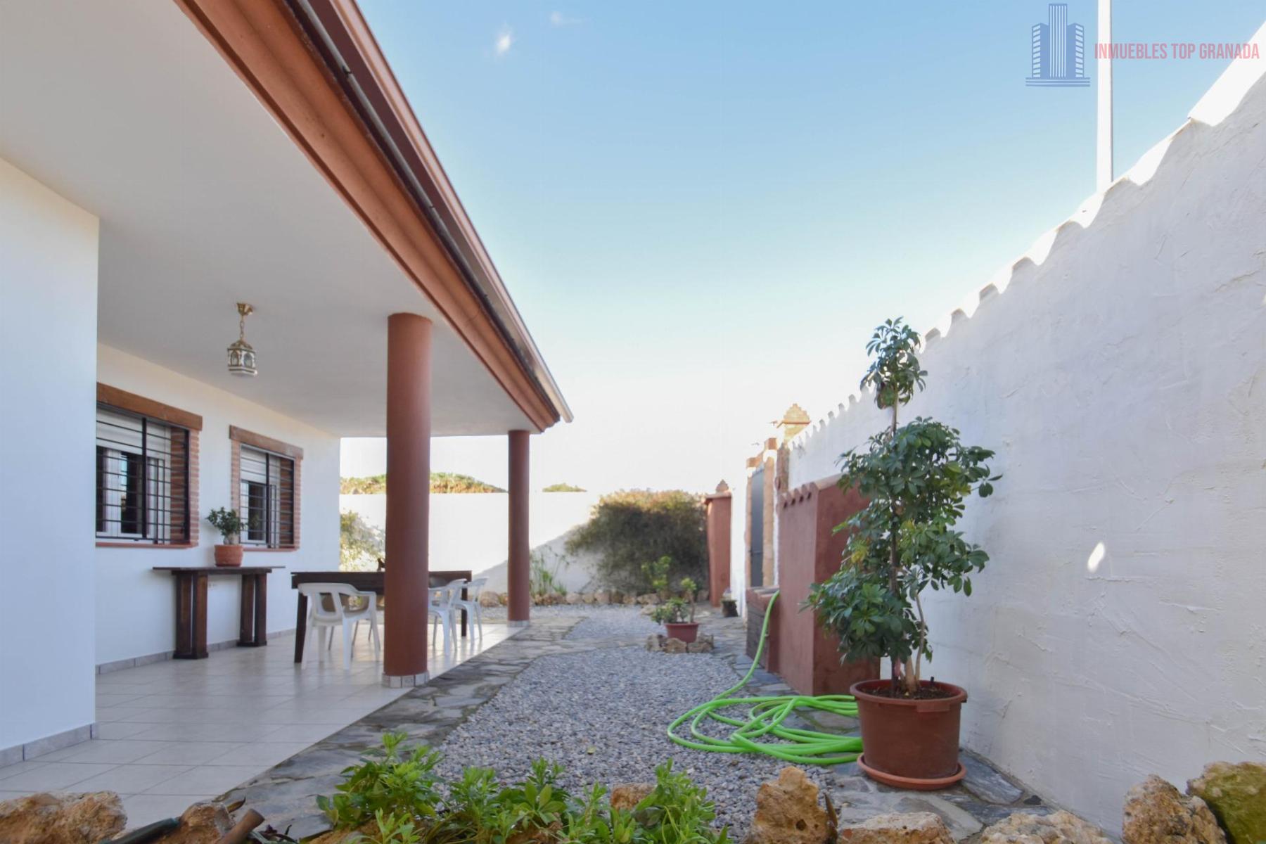 For sale of chalet in Atarfe