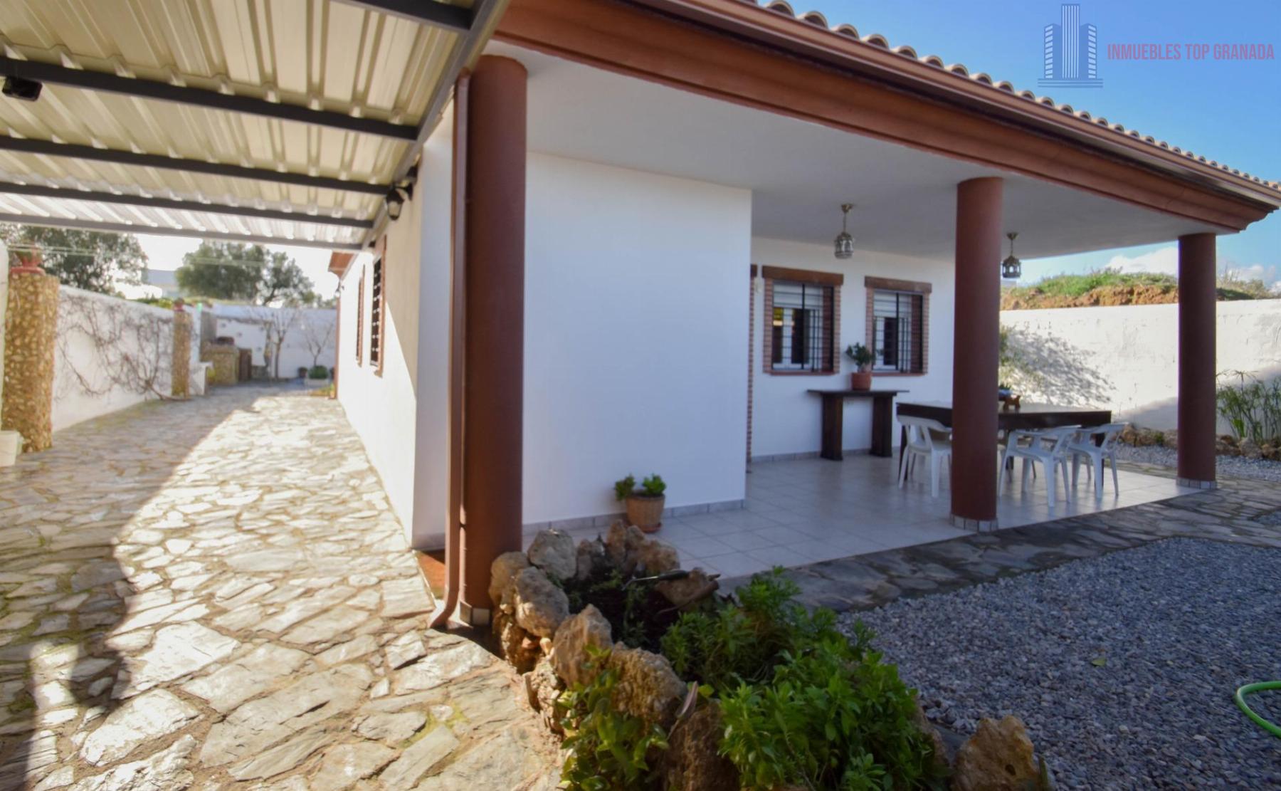 For sale of chalet in Atarfe