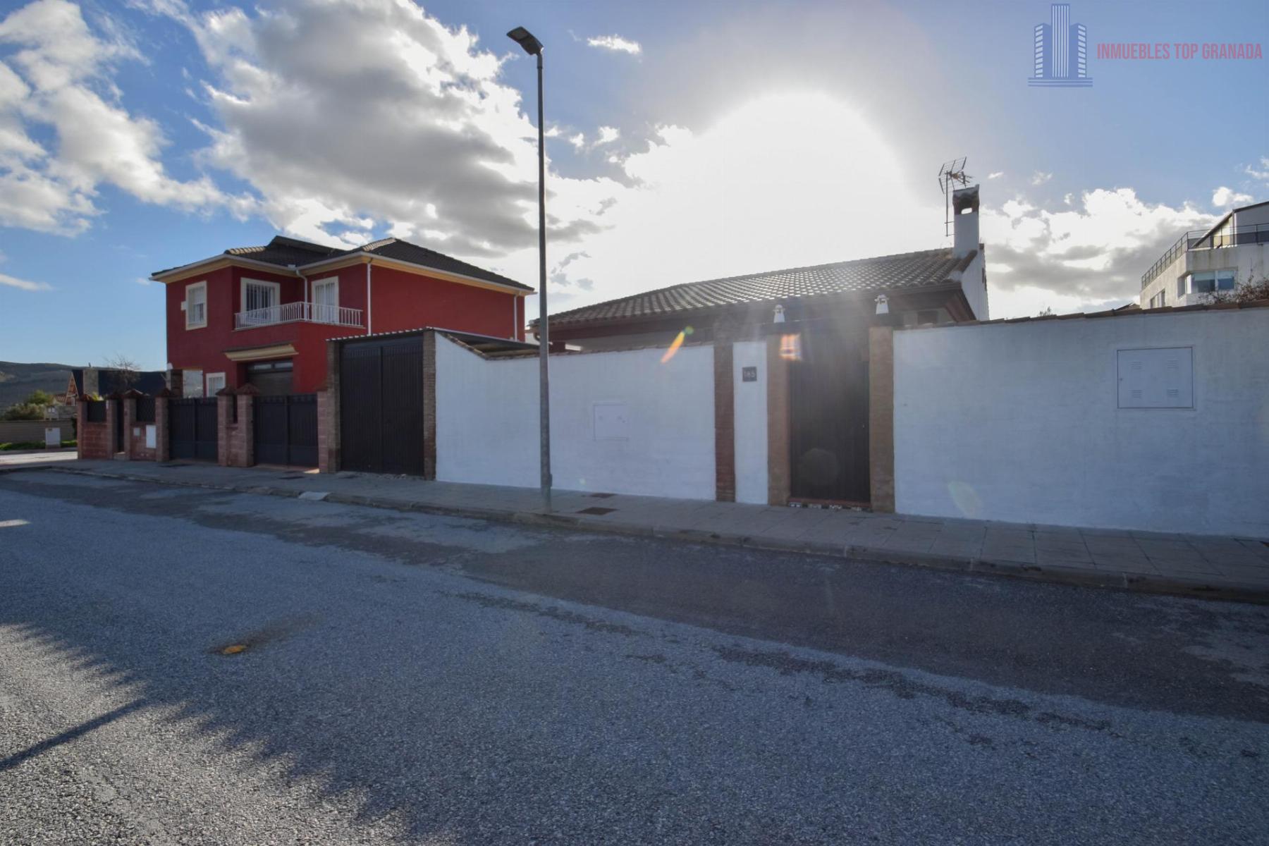 For sale of chalet in Atarfe