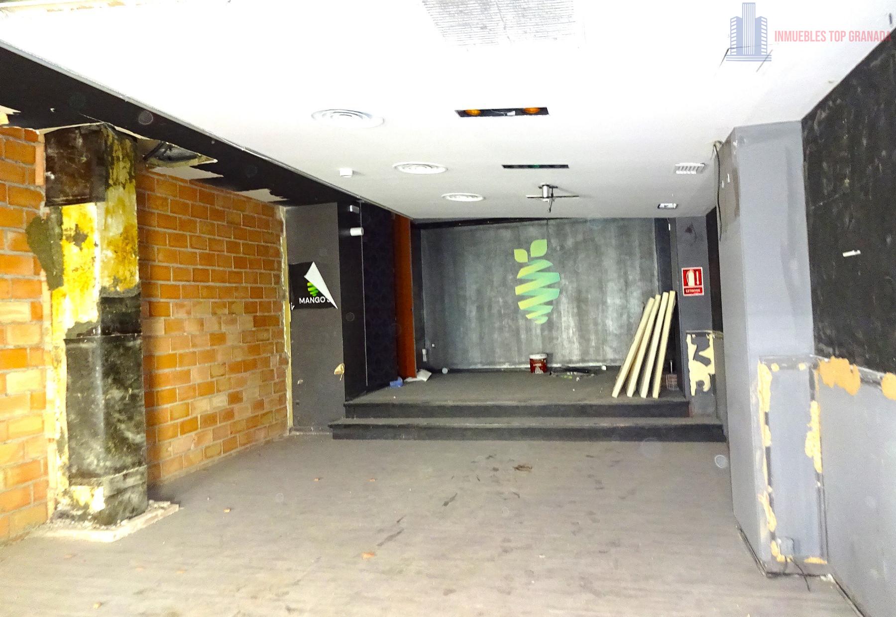 Venta de local en Granada