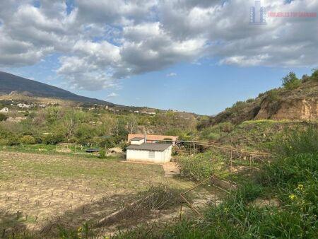 Venta de finca rústica en Lecrín