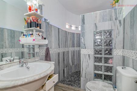 Venta de casa en Alhendín