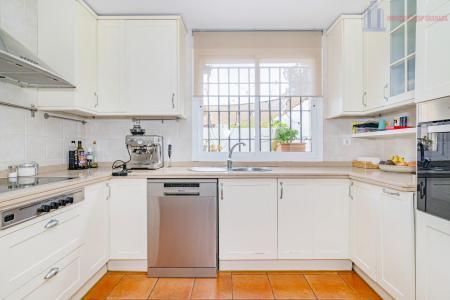 Venta de chalet en Huétor Vega