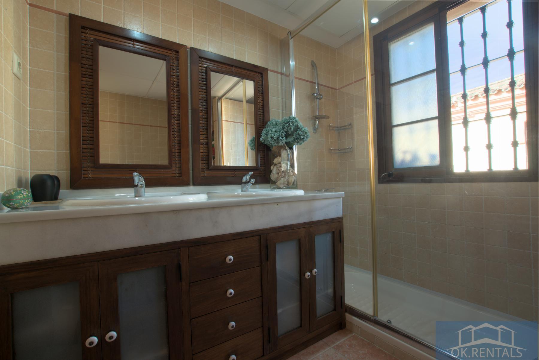 For sale of chalet in Alhaurín de la Torre