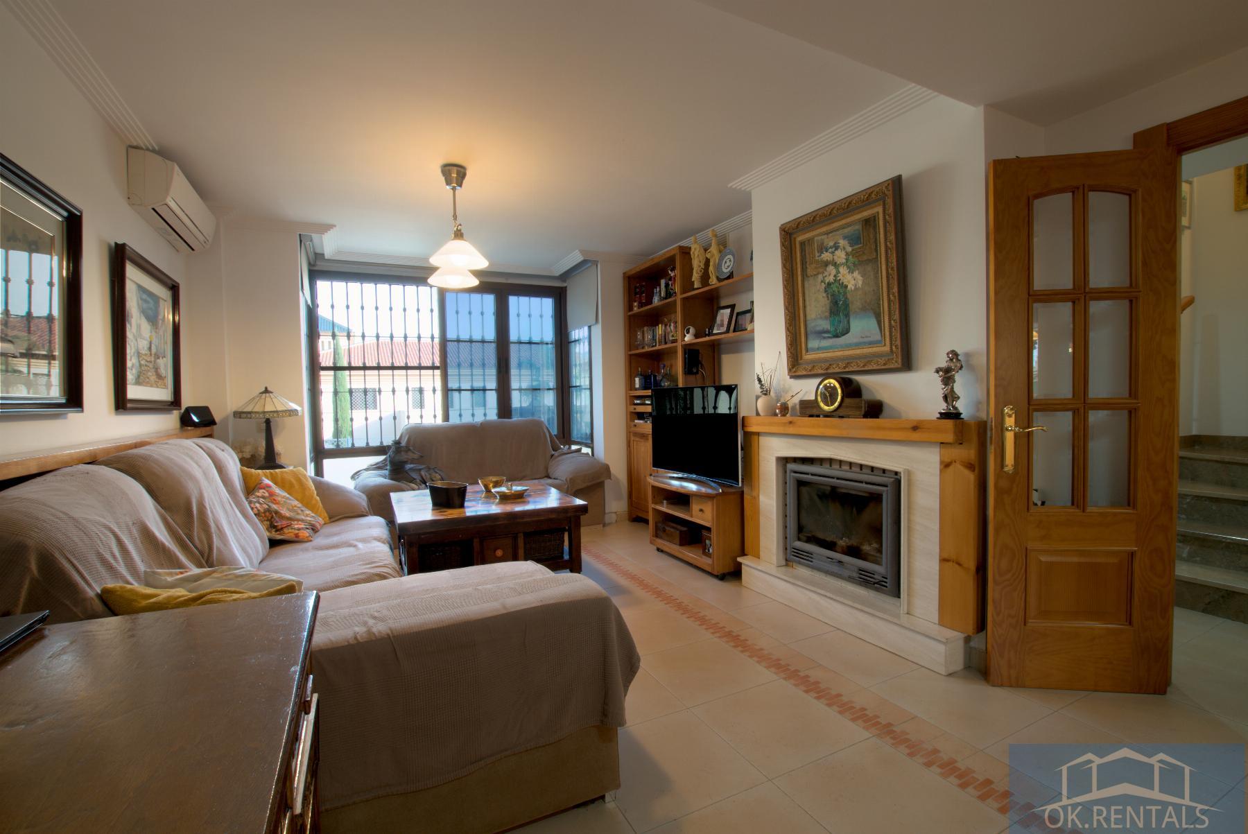 For sale of chalet in Alhaurín de la Torre