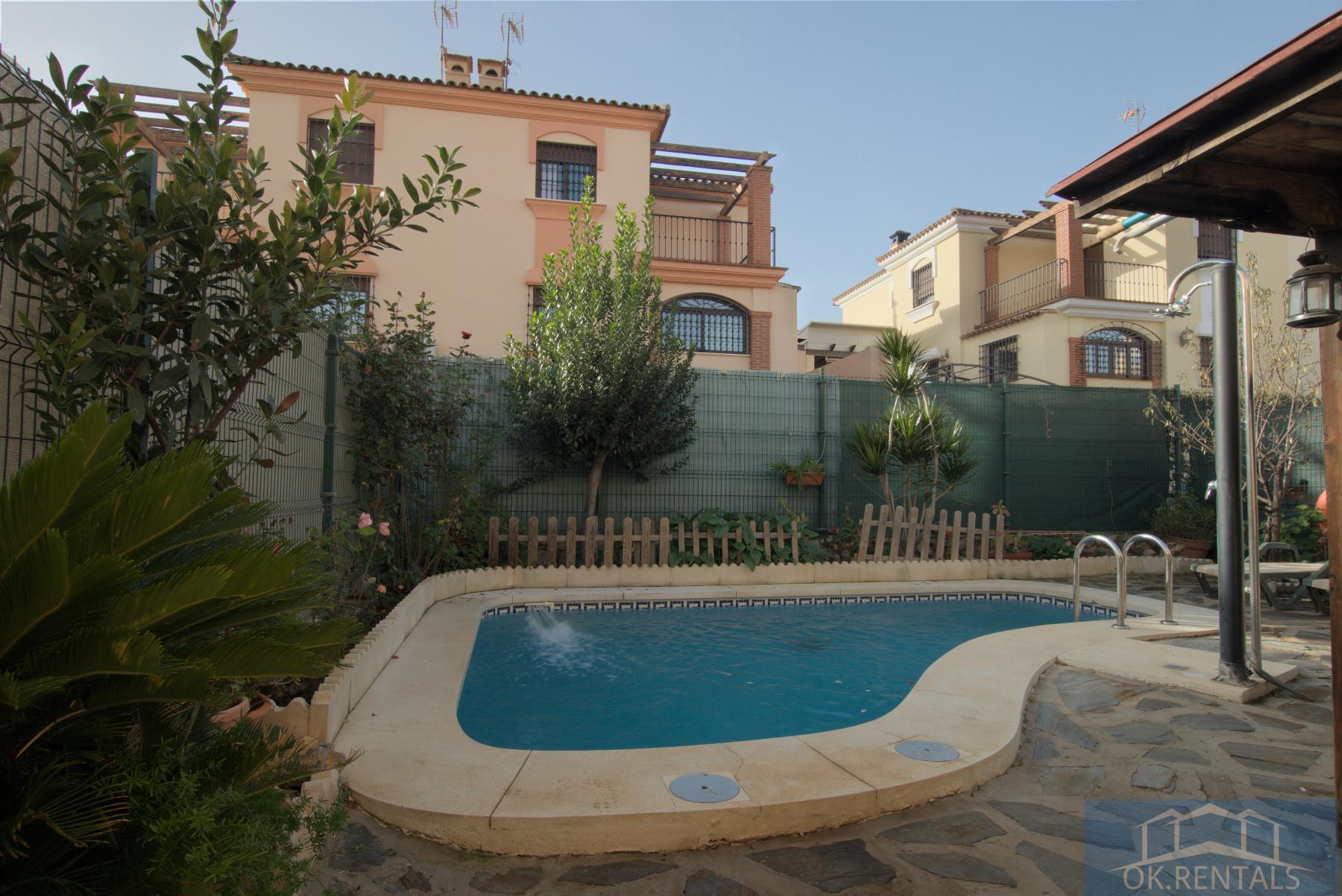For sale of chalet in Alhaurín de la Torre