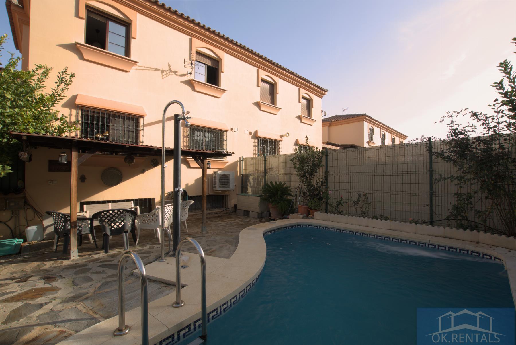 For sale of chalet in Alhaurín de la Torre