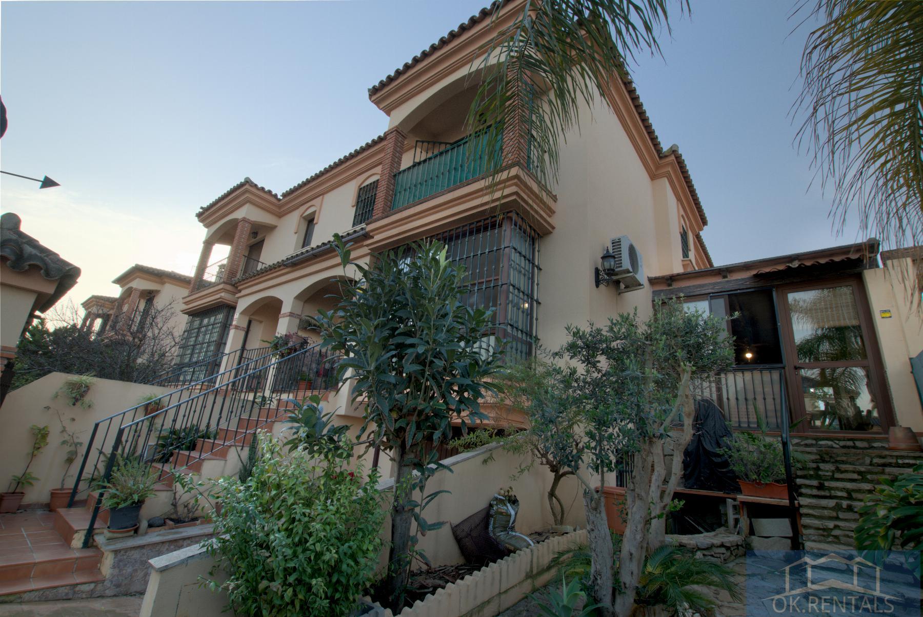 For sale of chalet in Alhaurín de la Torre