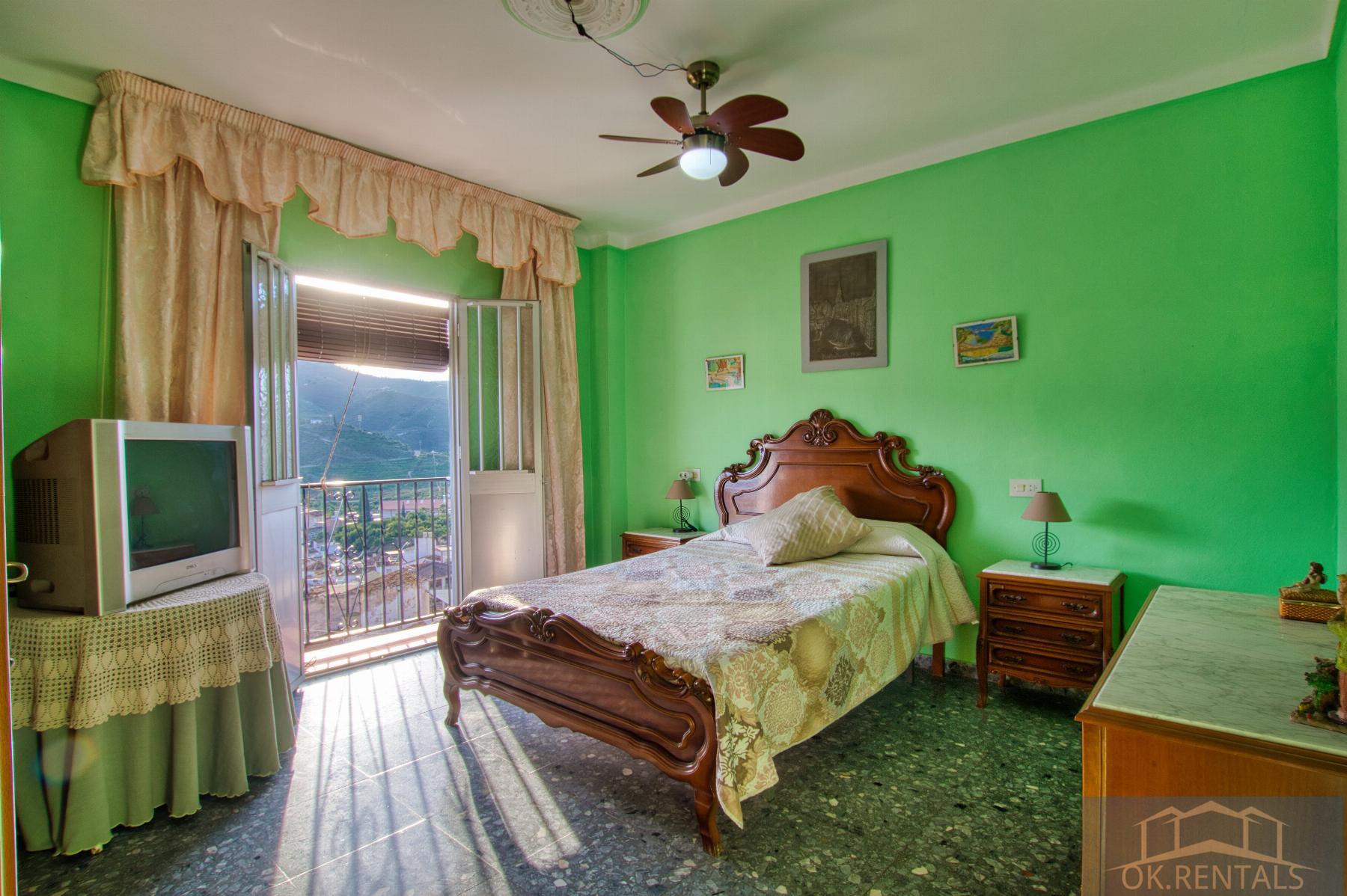 Venta de casa en Benamargosa