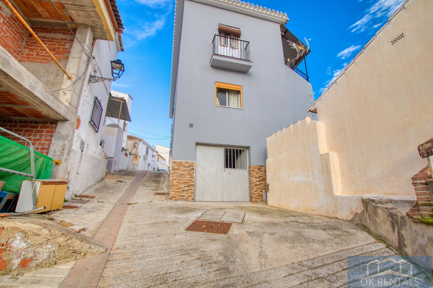 Venta de casa en Benamargosa