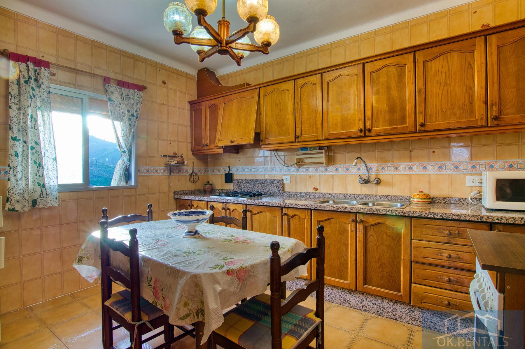Venta de casa en Benamargosa