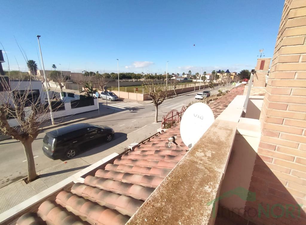 For sale of duplex in Los Alcázares