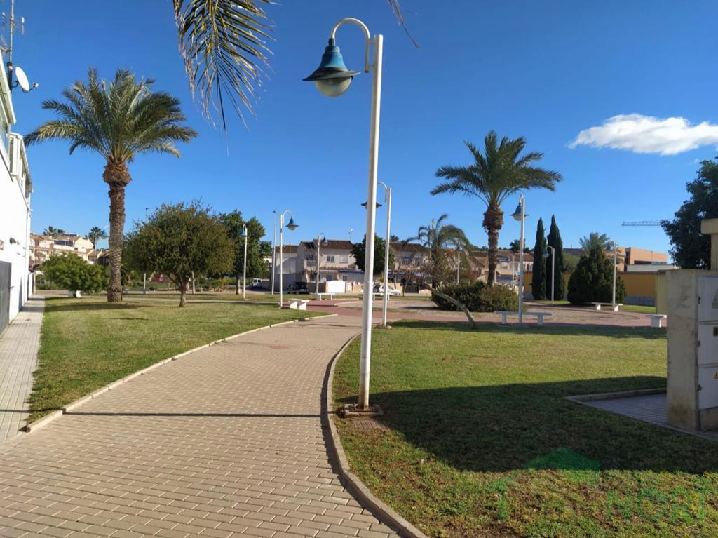 For sale of duplex in Los Alcázares