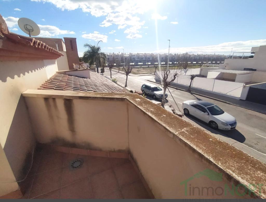 For sale of duplex in Los Alcázares