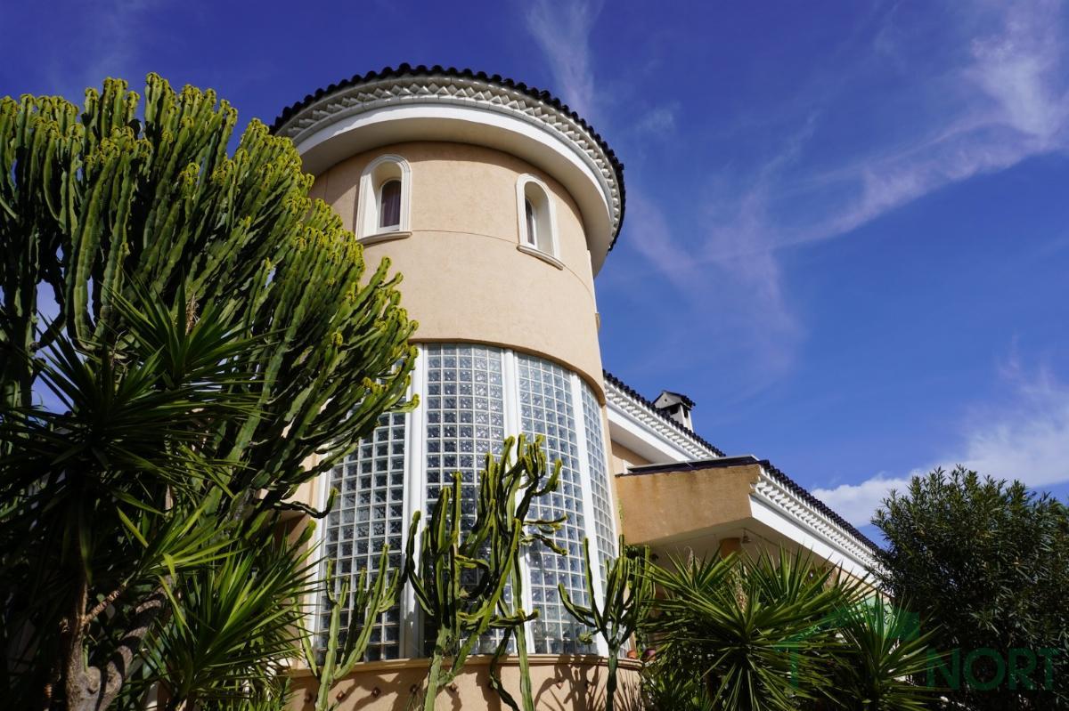 For sale of chalet in Alicante