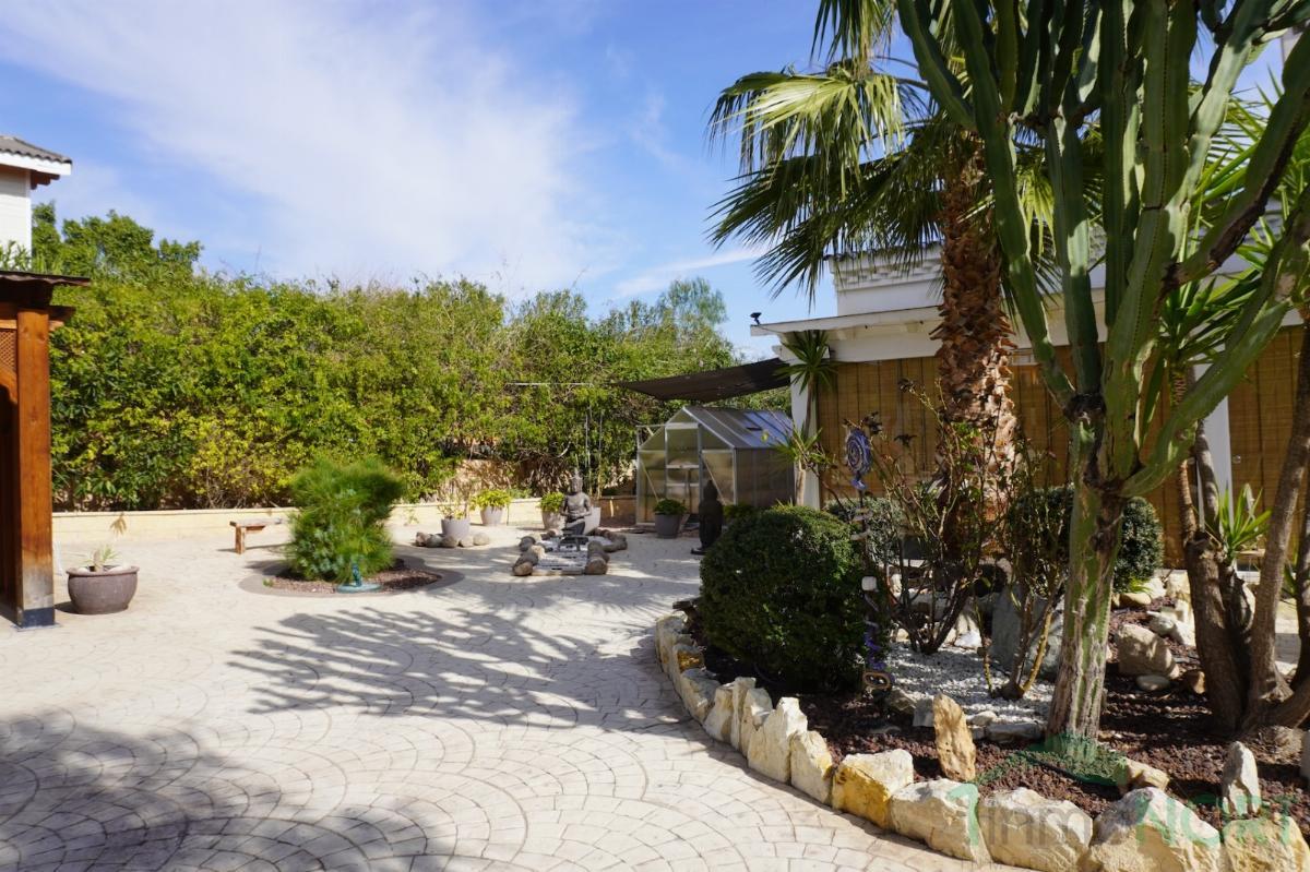 For sale of chalet in Alicante