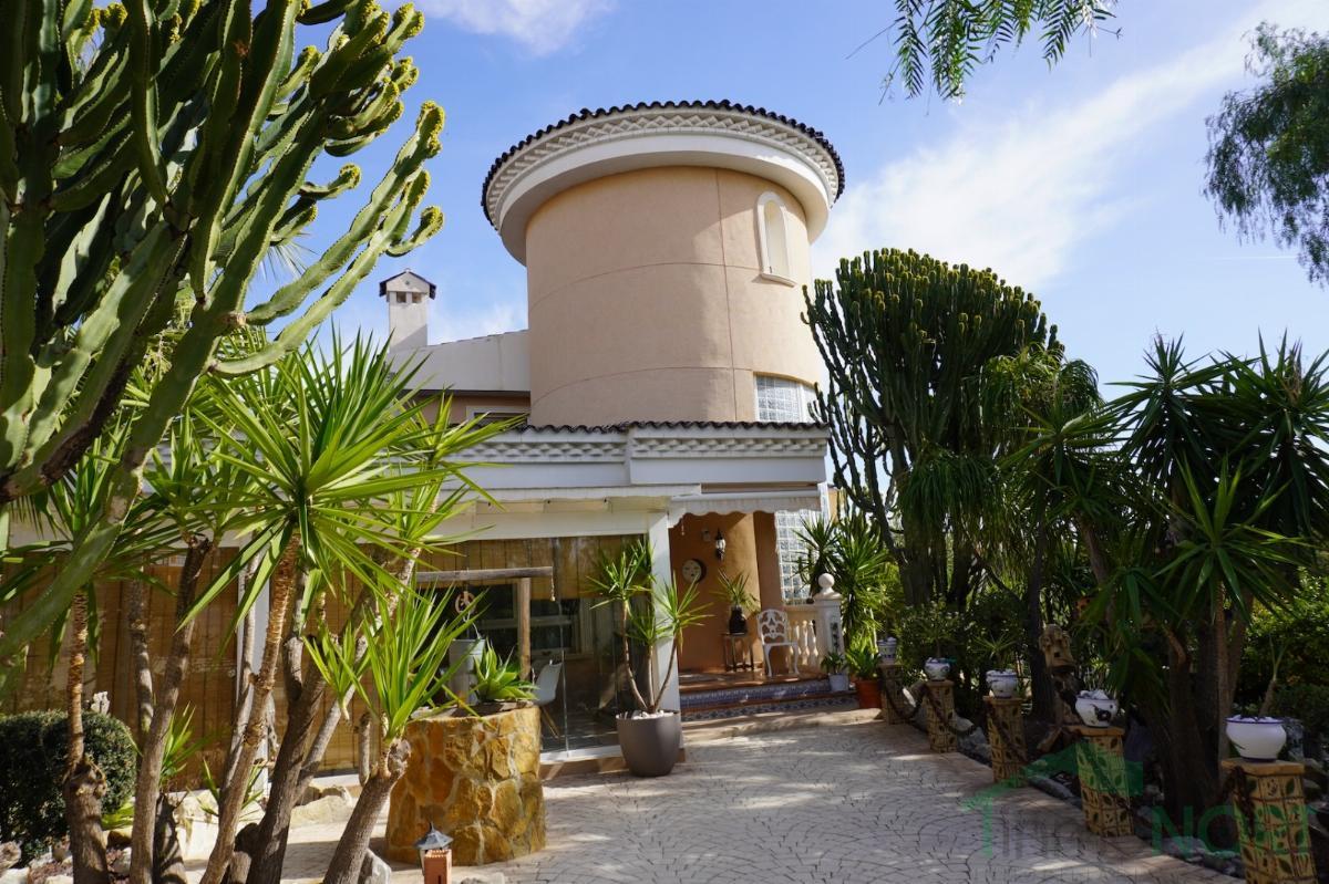 For sale of chalet in Alicante