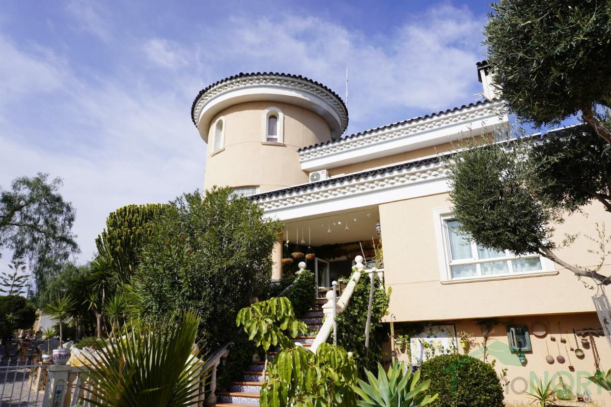 For sale of chalet in Alicante