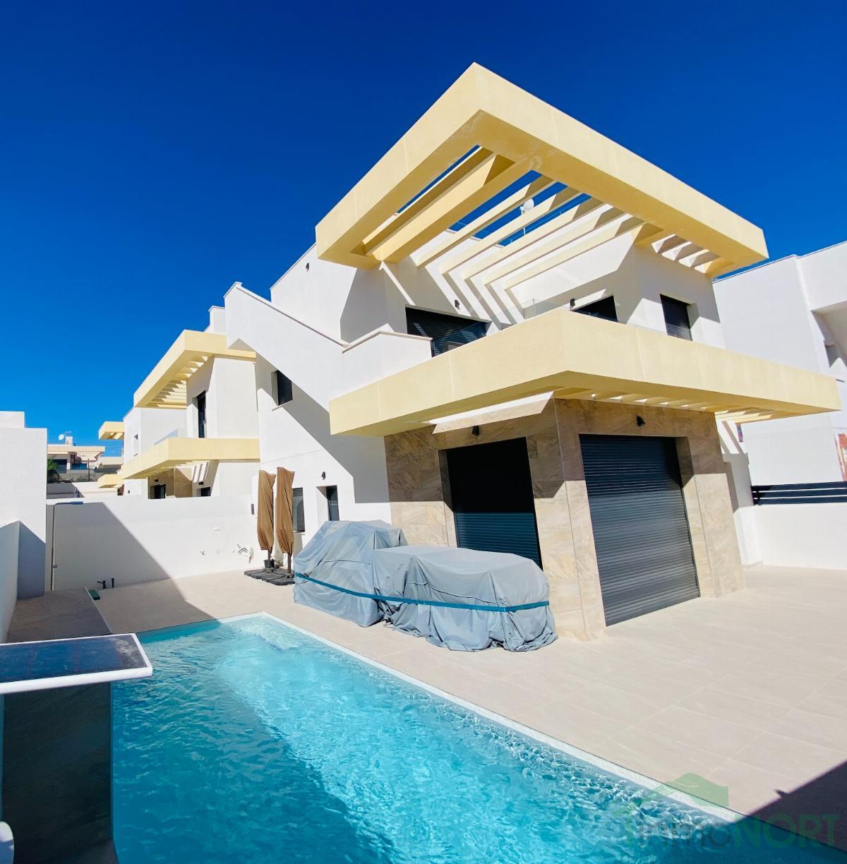 For sale of chalet in Torrevieja