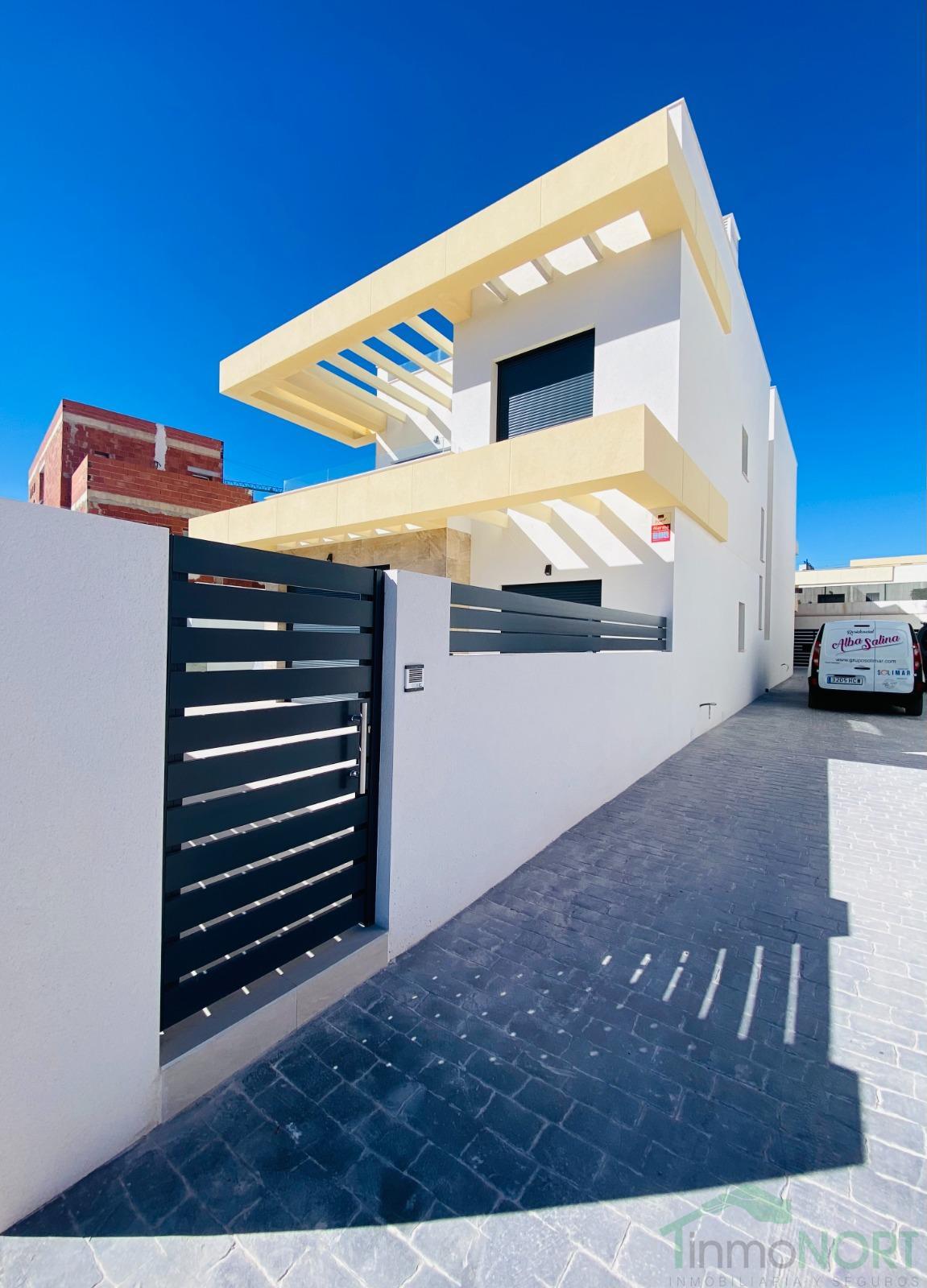 For sale of chalet in Torrevieja
