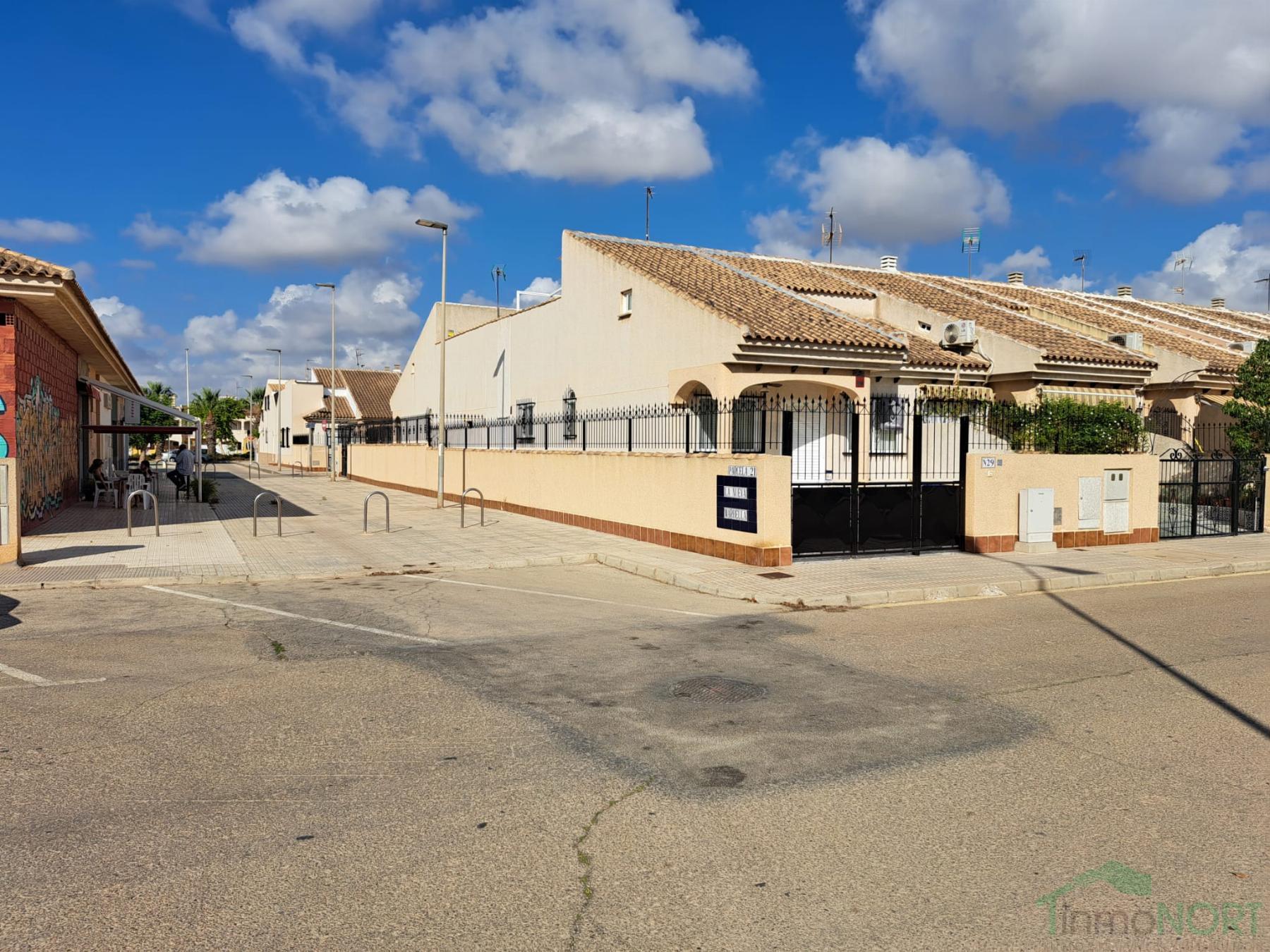 For sale of duplex in Los Alcázares