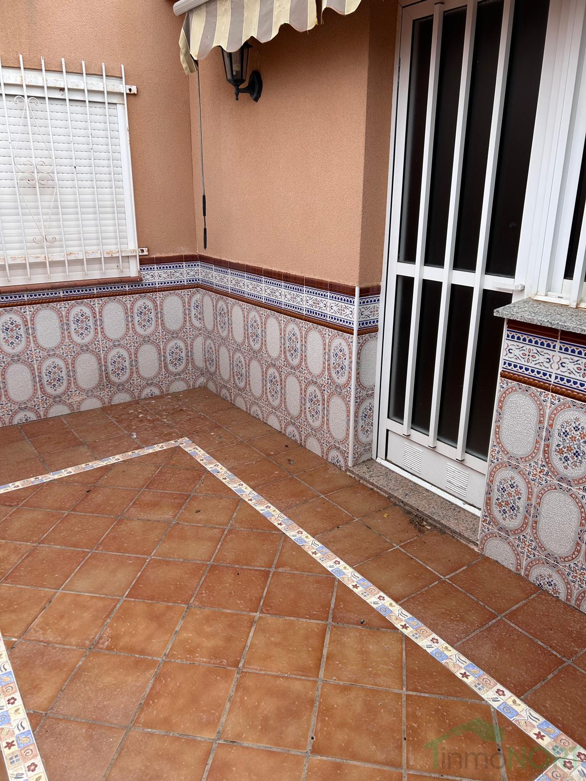 For sale of duplex in Los Alcázares