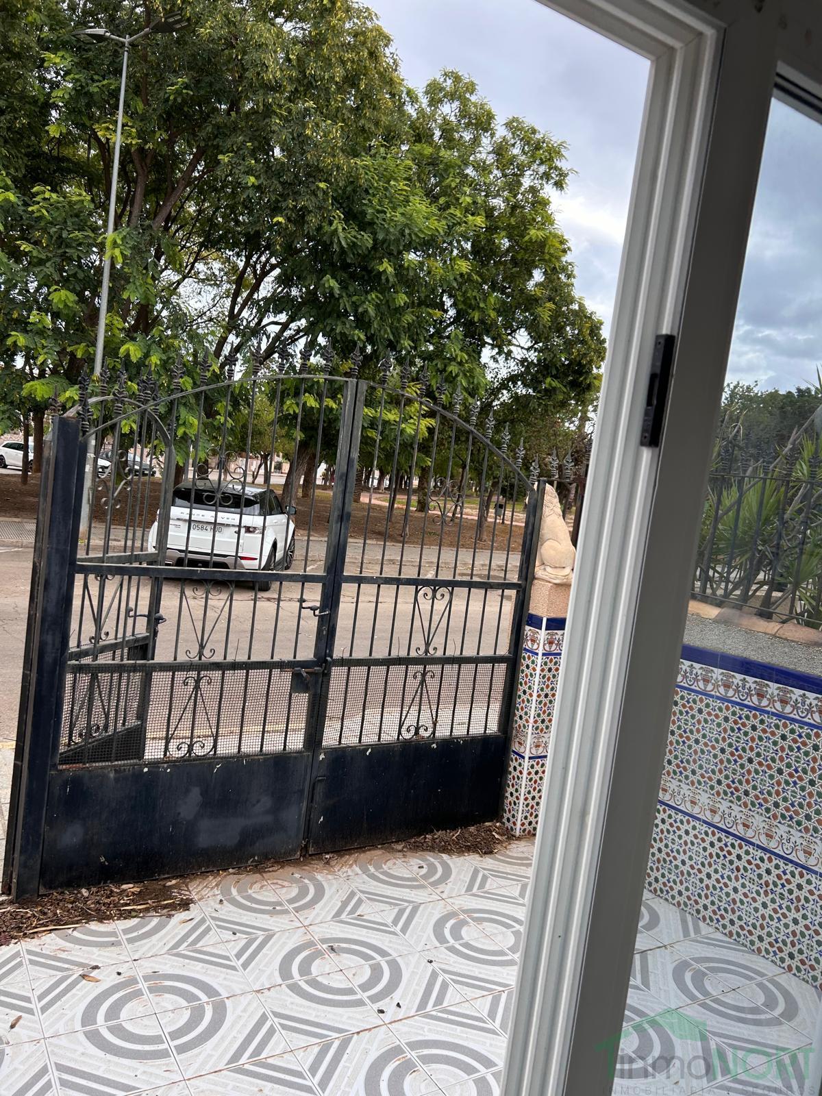 For sale of duplex in Los Alcázares