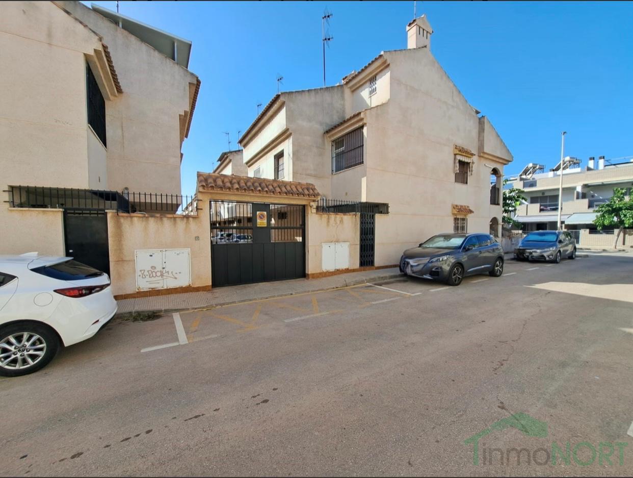For sale of bungalow in Los Alcázares