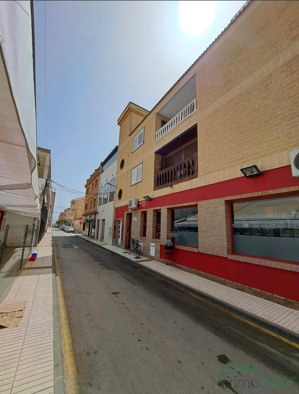 For sale of flat in Los Alcázares