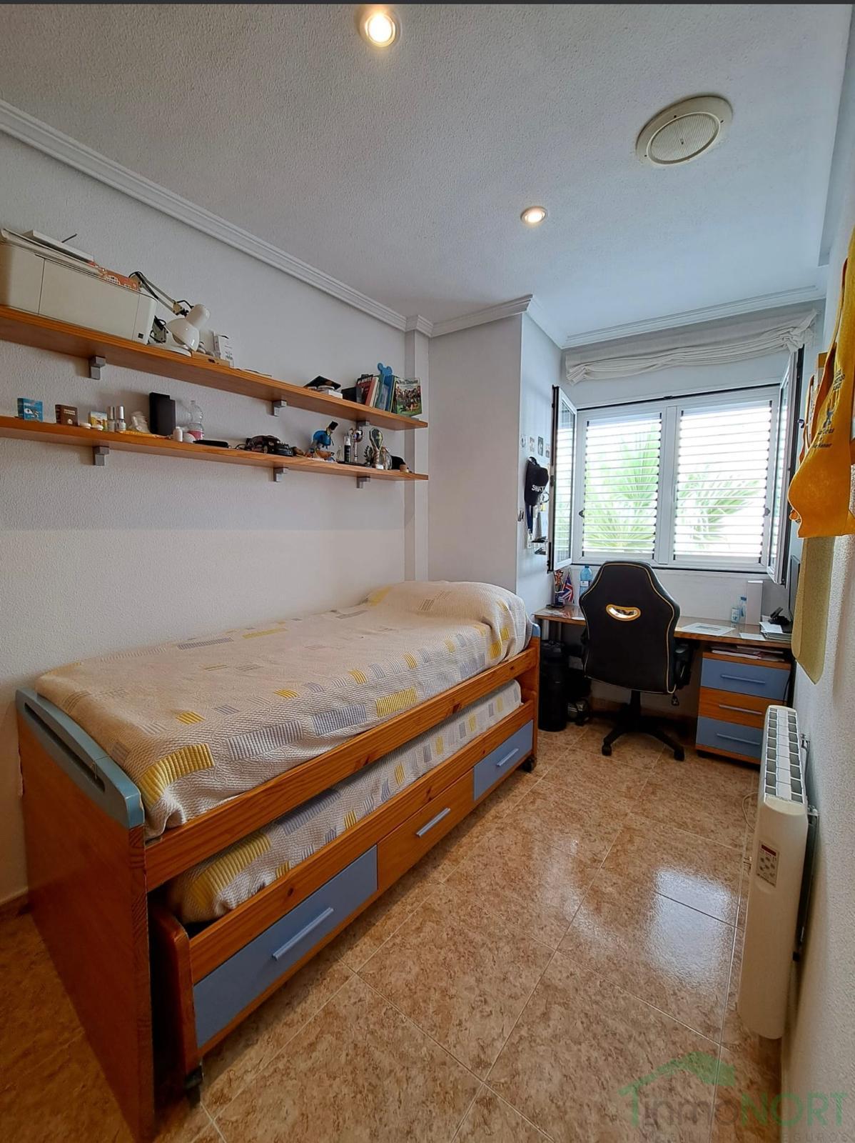 For sale of flat in Los Alcázares