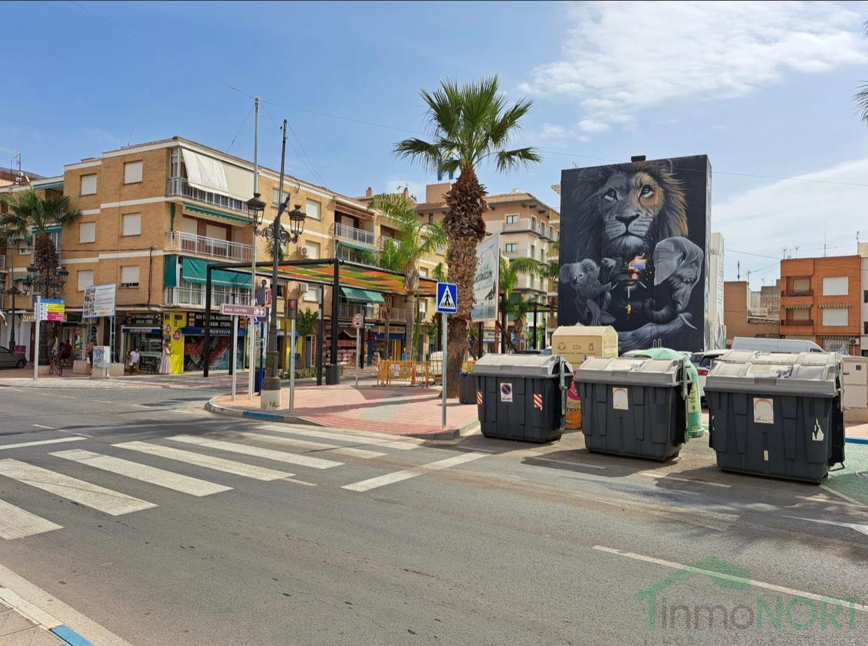 For sale of flat in Los Alcázares