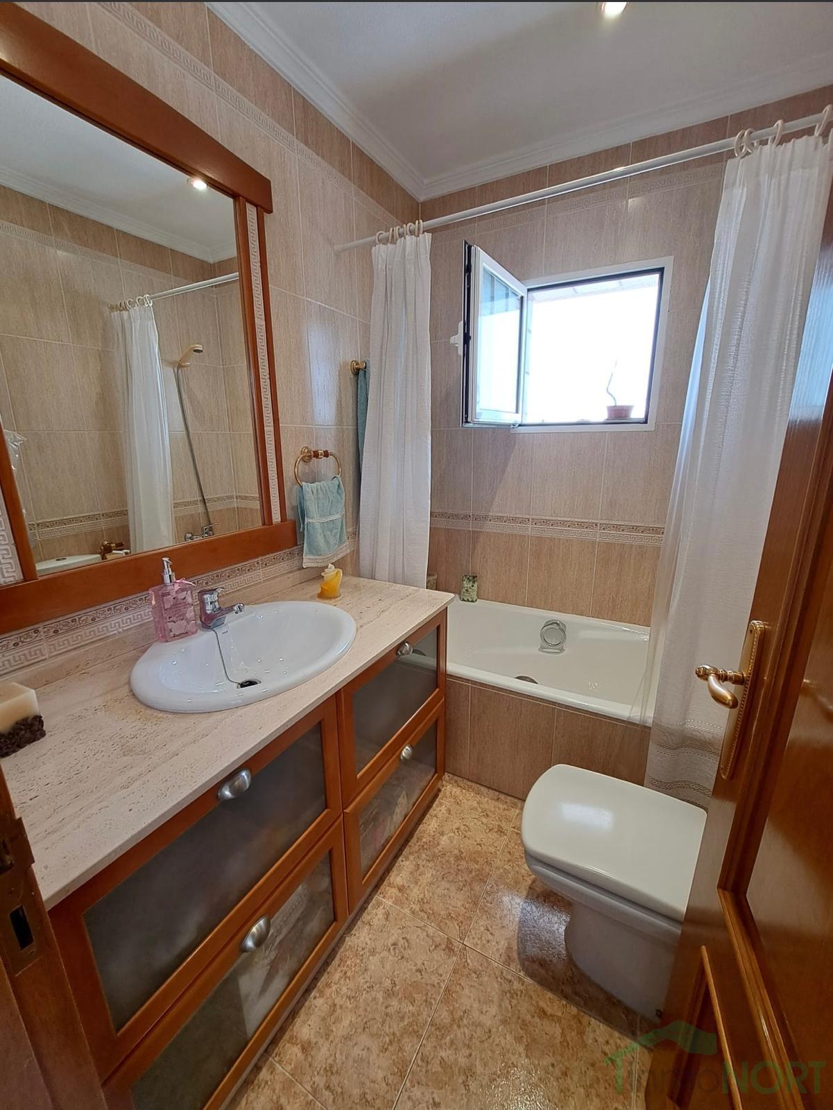 For sale of flat in Los Alcázares