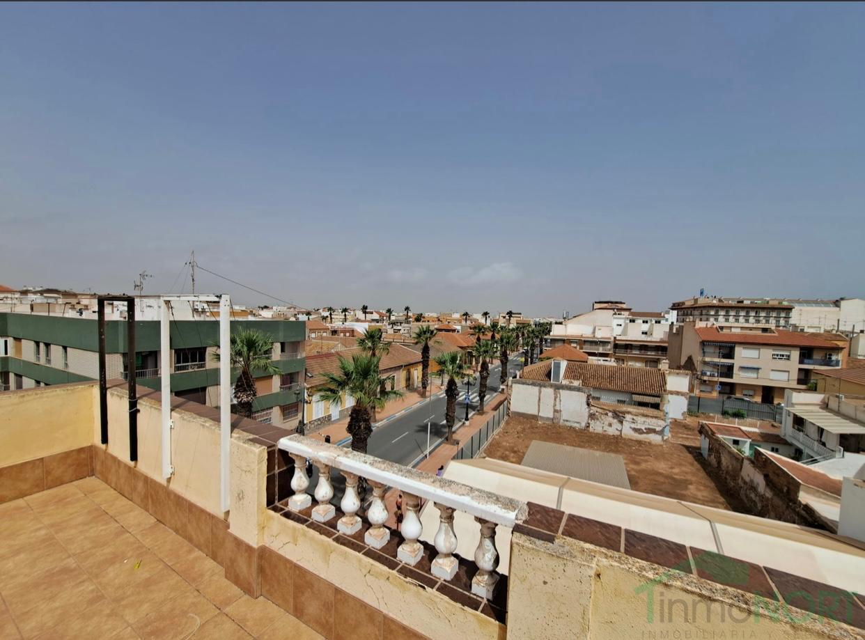 For sale of flat in Los Alcázares