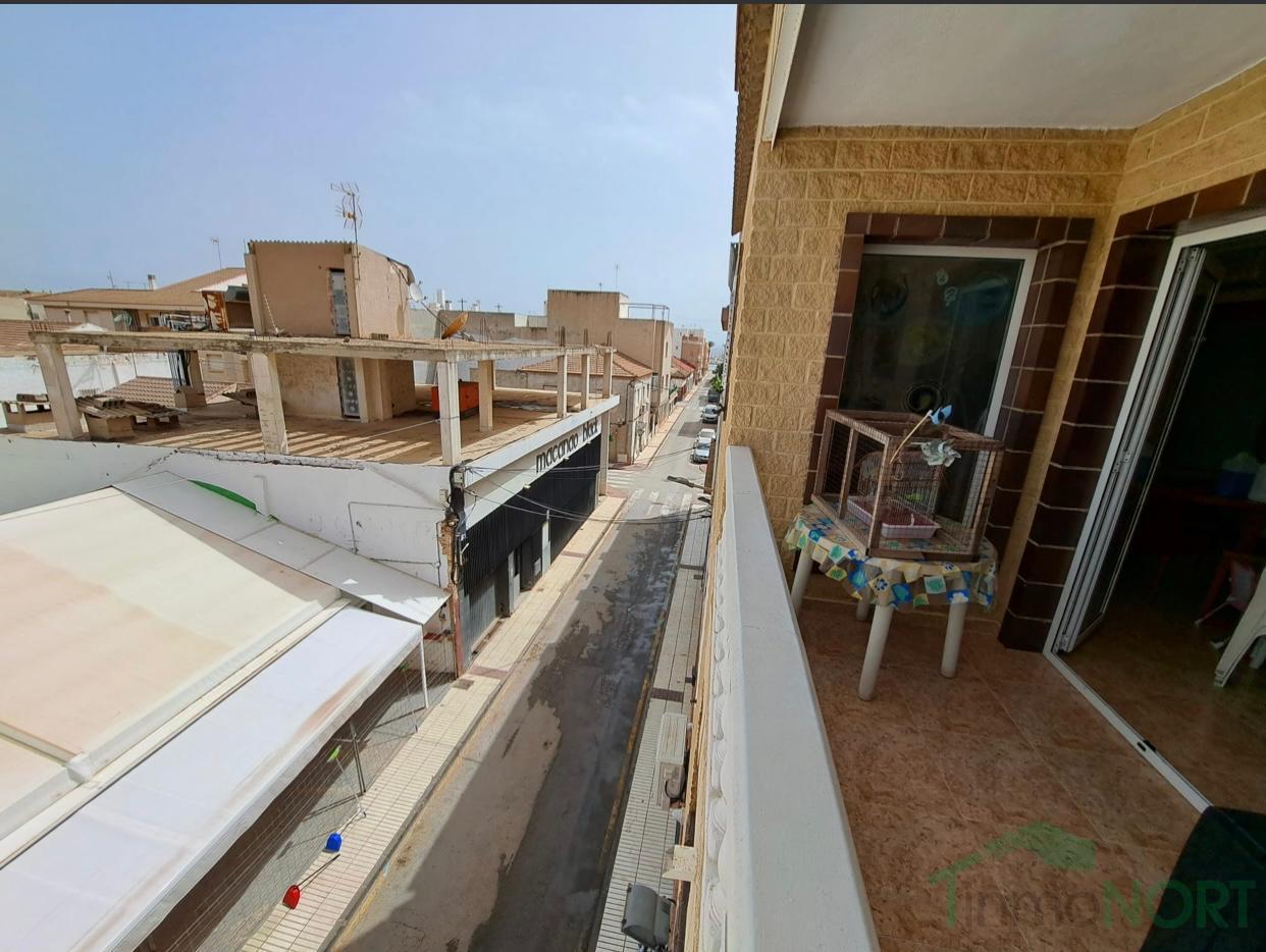 For sale of flat in Los Alcázares