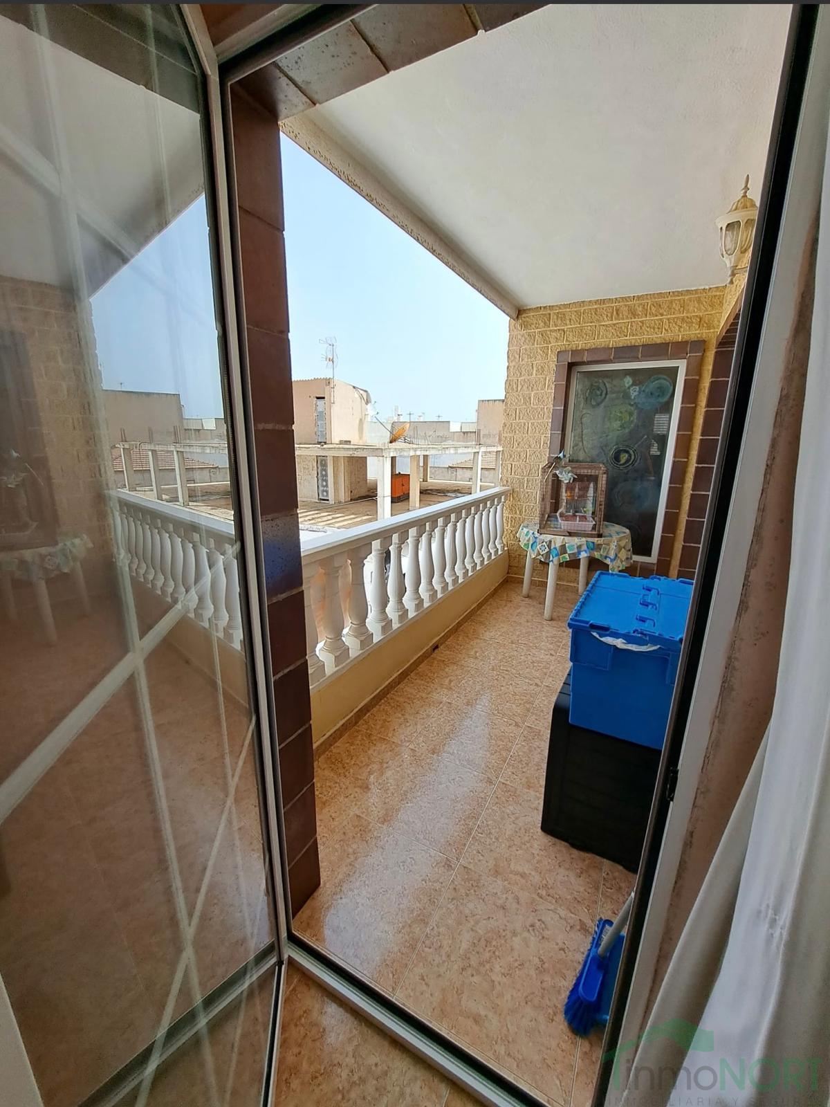 For sale of flat in Los Alcázares