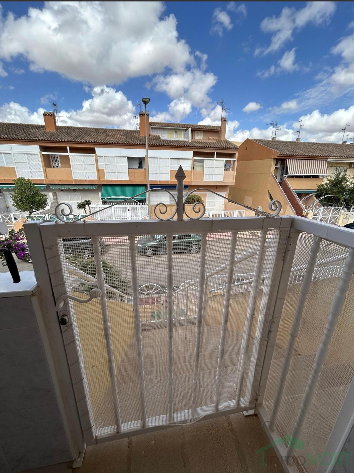 For sale of flat in Los Alcázares