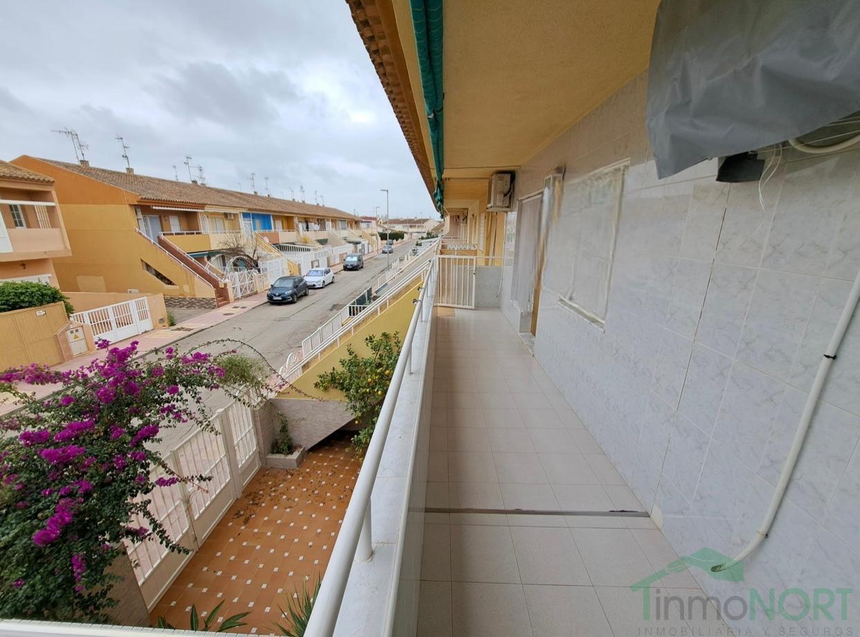 For sale of flat in Los Alcázares
