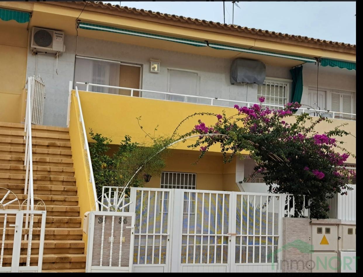 For sale of flat in Los Alcázares