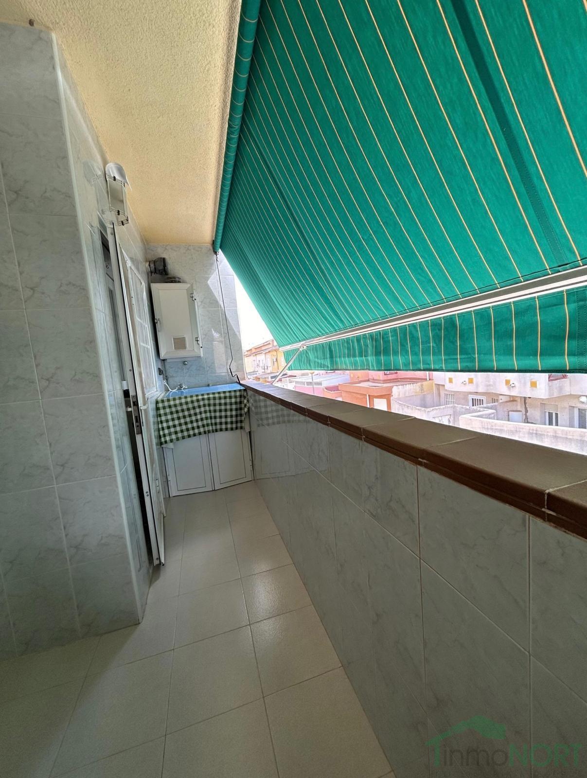 For sale of flat in Los Alcázares
