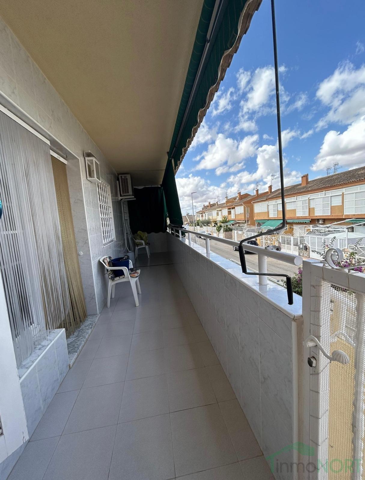 For sale of flat in Los Alcázares